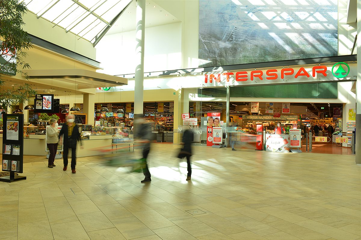 Bild1_Shopping_im_stationaeren_Handel_(C)Fotostudio_Ramhofer