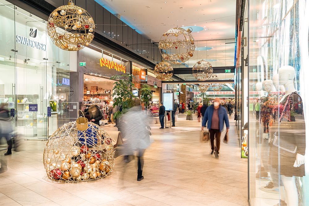 Weihnachtliche Shopping-Mall im FISCHAPARK