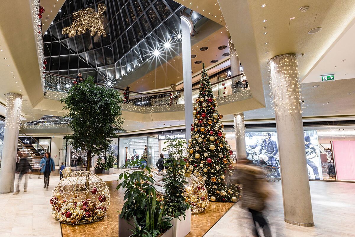 Bild 1: Weihnachtliche Shopping-Mall FISCHAPARK