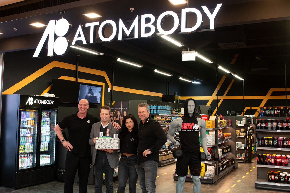 Übergabe Willkommenskorb Atombody