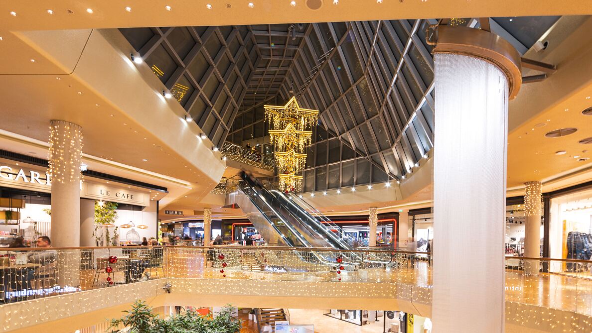 Bild 1: Weihnachtliche Mall