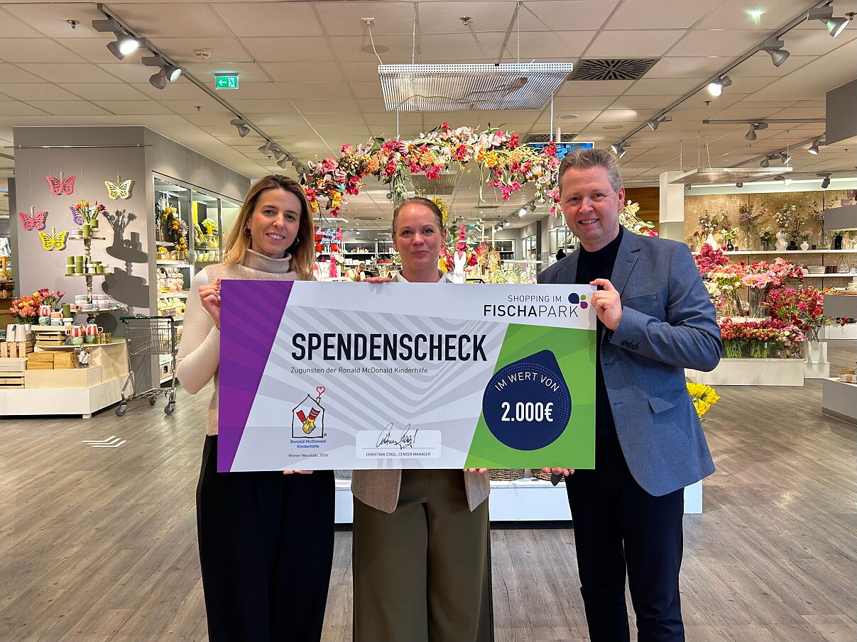 Bild 1: Spendenscheckübergabe FISCHAPARK x Ronald McDonald Kinder-hilfe Haus WN
